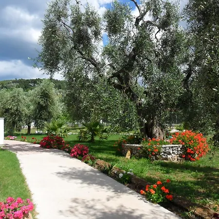 Piana Dei Greci 佩斯基奇