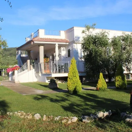 Piana Dei Greci بيت للعطل